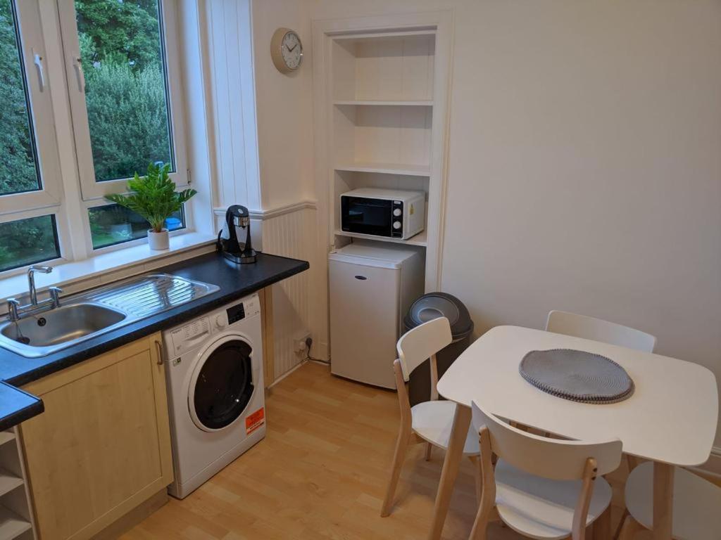 Glenclova - No 5 Bellyeoman, Bright Two Bedroom Apartment Dunfermline Ngoại thất bức ảnh