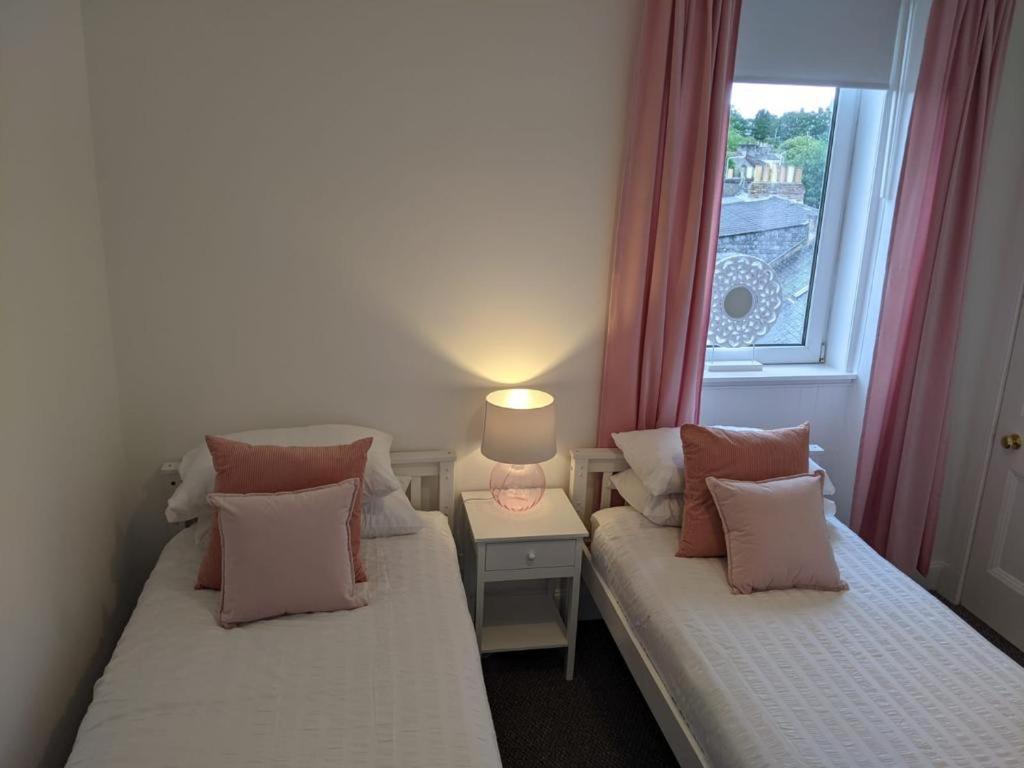 Glenclova - No 5 Bellyeoman, Bright Two Bedroom Apartment Dunfermline Ngoại thất bức ảnh
