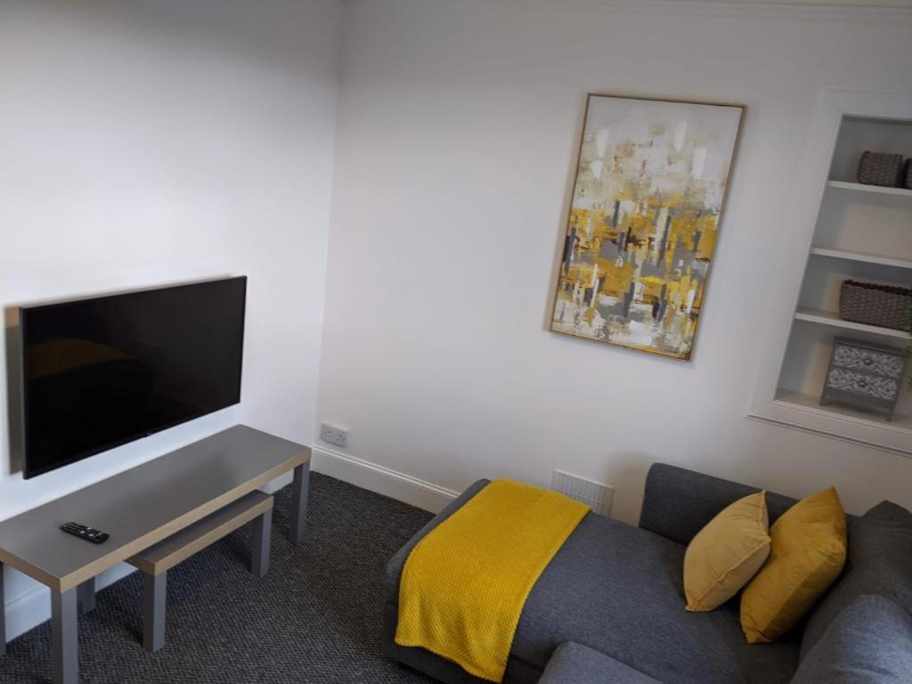 Glenclova - No 5 Bellyeoman, Bright Two Bedroom Apartment Dunfermline Ngoại thất bức ảnh
